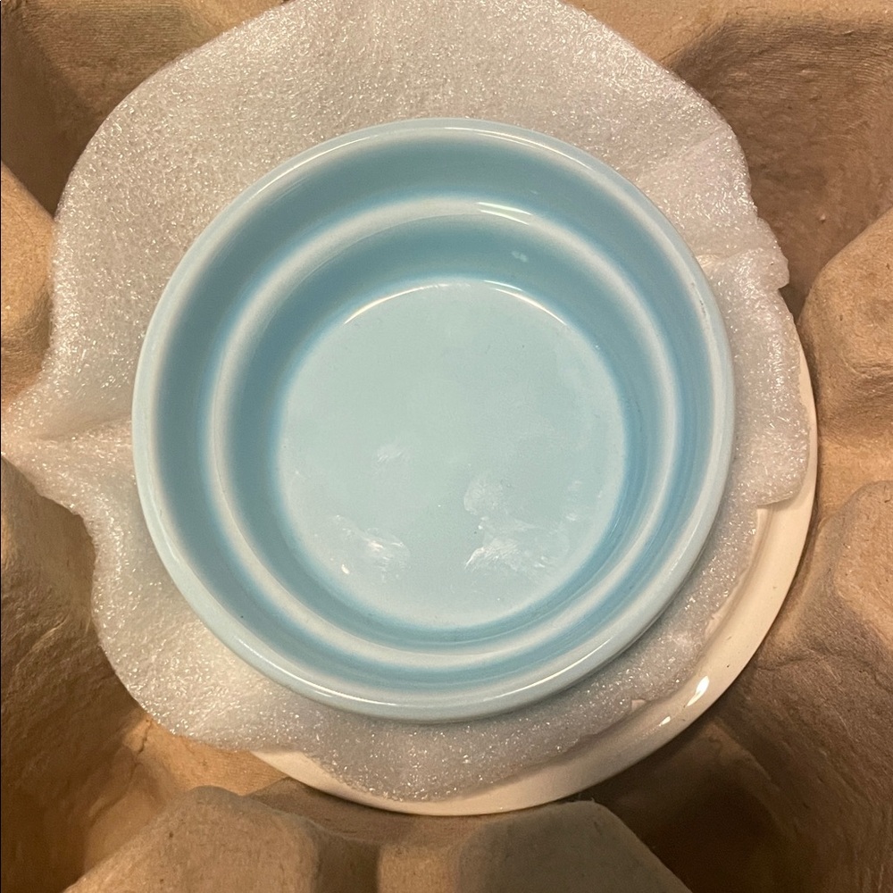 Scentsy Easter Egg Scent Warmer - Blue and Yellow - Picture 3 of 8